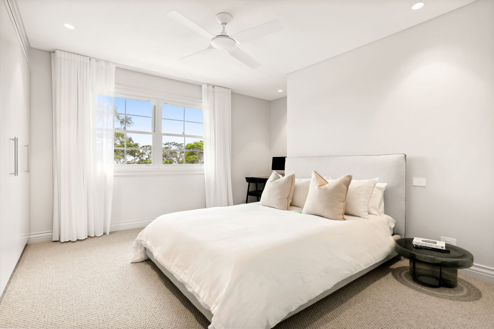 Aluminium Double hung windows