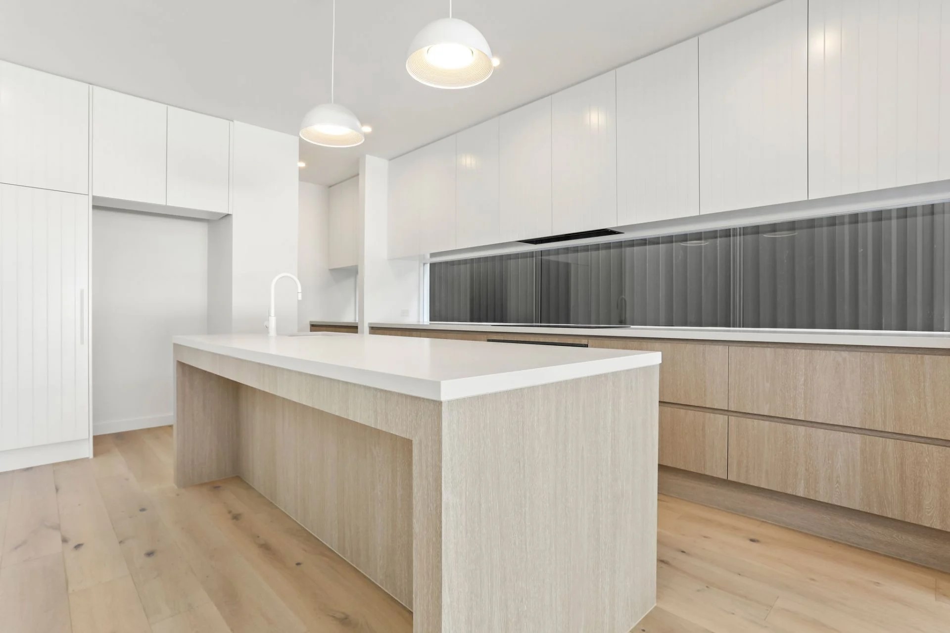 Fixed aluminium windows