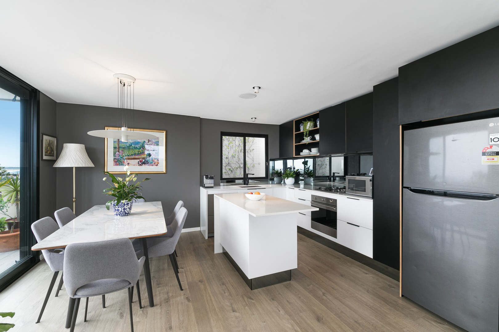 aluminium windows, aluminium double hung windows, servery windows, aluminium awning windows, awning windows, double hung aluminium windows