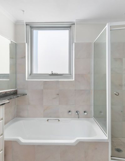 Aluminium awning windows