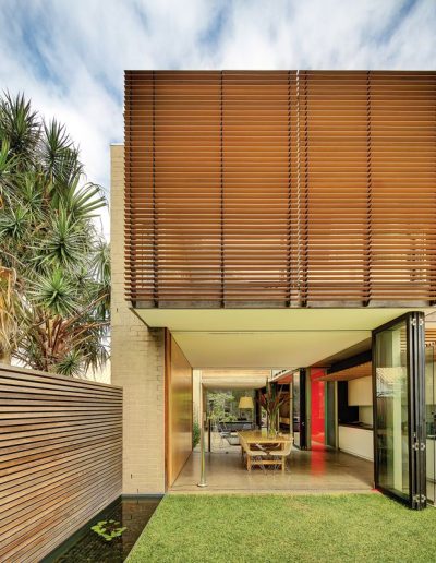 Aluminium folding doors