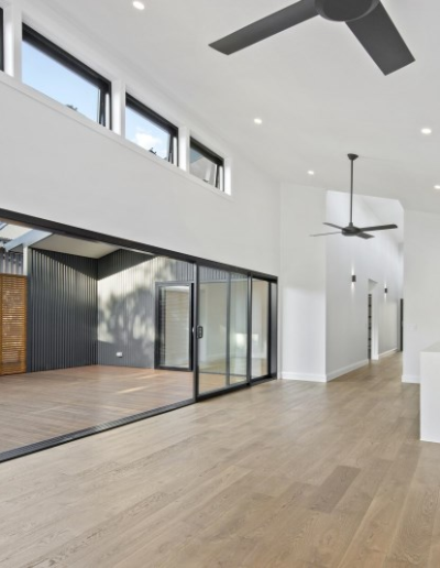 Aluminium sliding doors and fixed windows